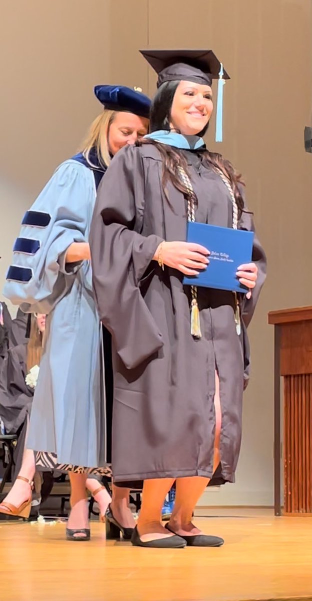 So proud of my best friend for graduating from @SalemCollege with her Masters in Educational Leadership! She’s going to be an absolutely amazing administrator! 🎉👩🏻‍🎓🎉 @wsfcs