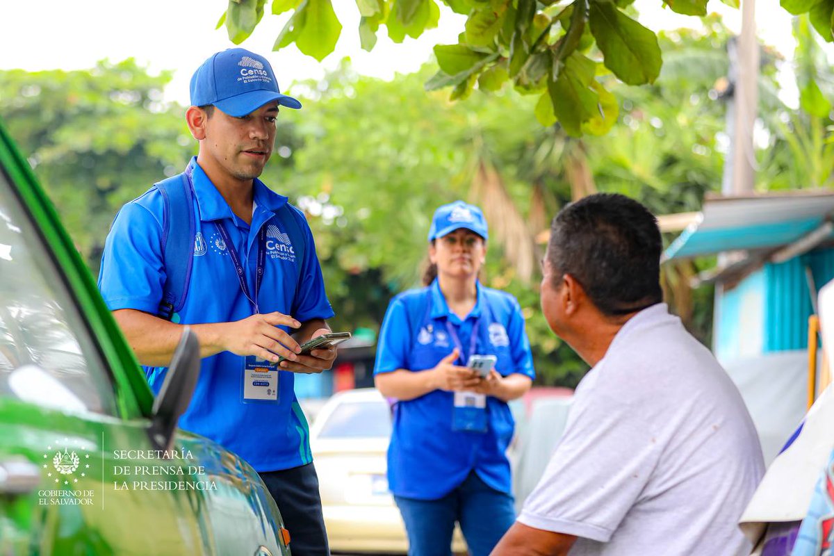 #DeDinero | Este sábado se lleva a cabo la tercera jornada del Censo de Población y Vivienda 2024 en la colonia Tutunichapa 2, en #SanSalvadorCentro. Los salvadoreños participan del proceso gracias a la estrategia de seguridad implementada por el Gobierno. 📸 @SecPrensaSV.