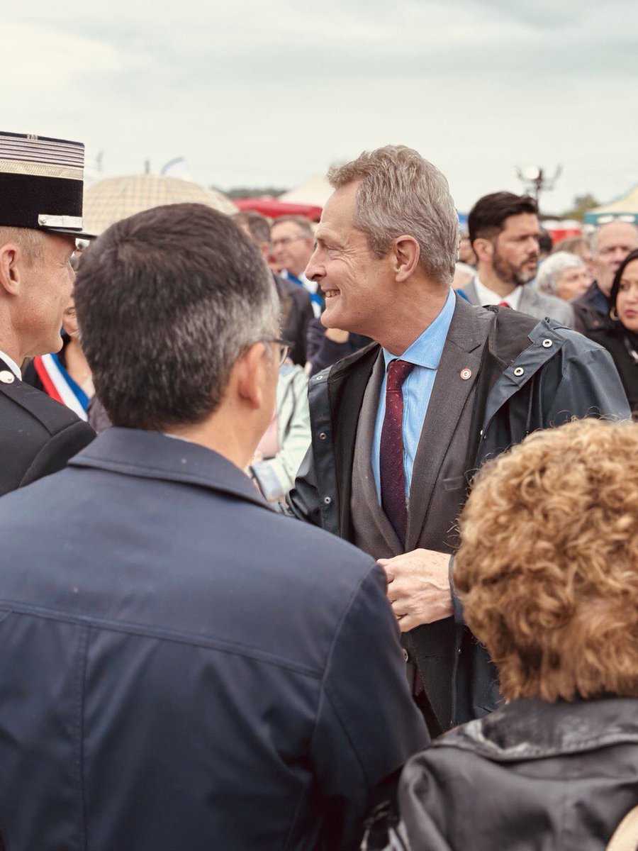 Très heureux d’accueillir le Premier Ministre @GabrielAttal pour l’inauguration du Pont de Camélat à Agen cet après-midi. 🏗 Un moment historique pour la ville d’#Agen et son agglomération tout entière ! Merci aux Agenais présents lors de cette belle fête populaire. 🎉