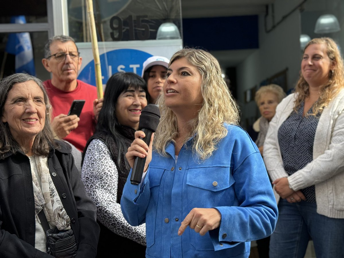 ¡Reabrimos las puertas de otra sede de la @lista71! Acompañados por @lauraraffo empezamos en Pocitos, reinaugurando nuestra sede de Juan Benito Blanco 915 junto a vecinos del barrio.