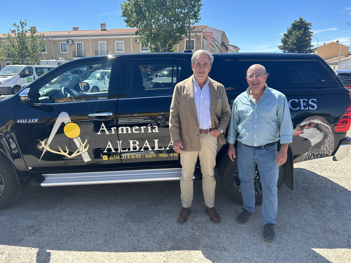 Ambientazo en la Feria Nacional del Queso de Trujillo. El consejero de Gestión Forestal y Mundo Rural, Ignacio Higuero, visitando hoy el certamen acompañado de la alcaldesa, Ines Rubio. @Junta_Ex @MundoRural_EXT