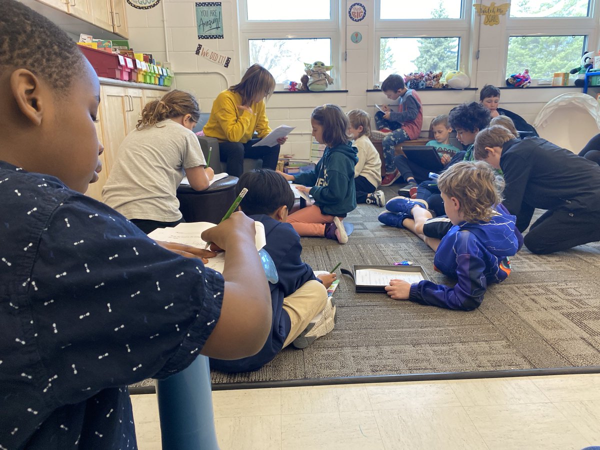 ShauneBeatty's tweet image. Taking my spot in the learning trenches among @PJ_Gillen students. #WritingLesson @GSSD204