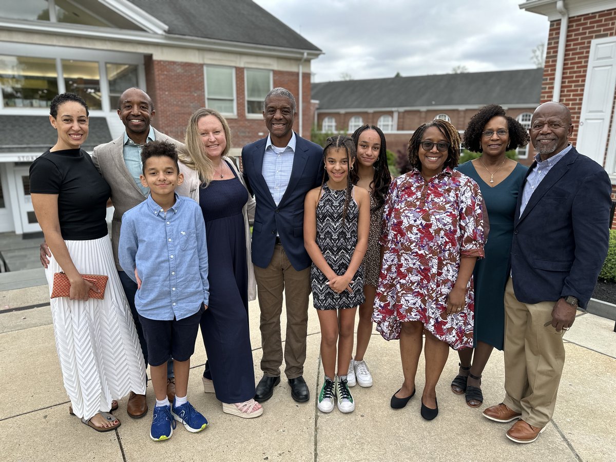 Congratulations to Nathaniel R. Evans III, M.D., FACS, FCCP, ’94 who received the Alumni Association Alice Paul Merit Award at yesterday evening's Dinner Among Friends, part of Alumni Weekend 2024.