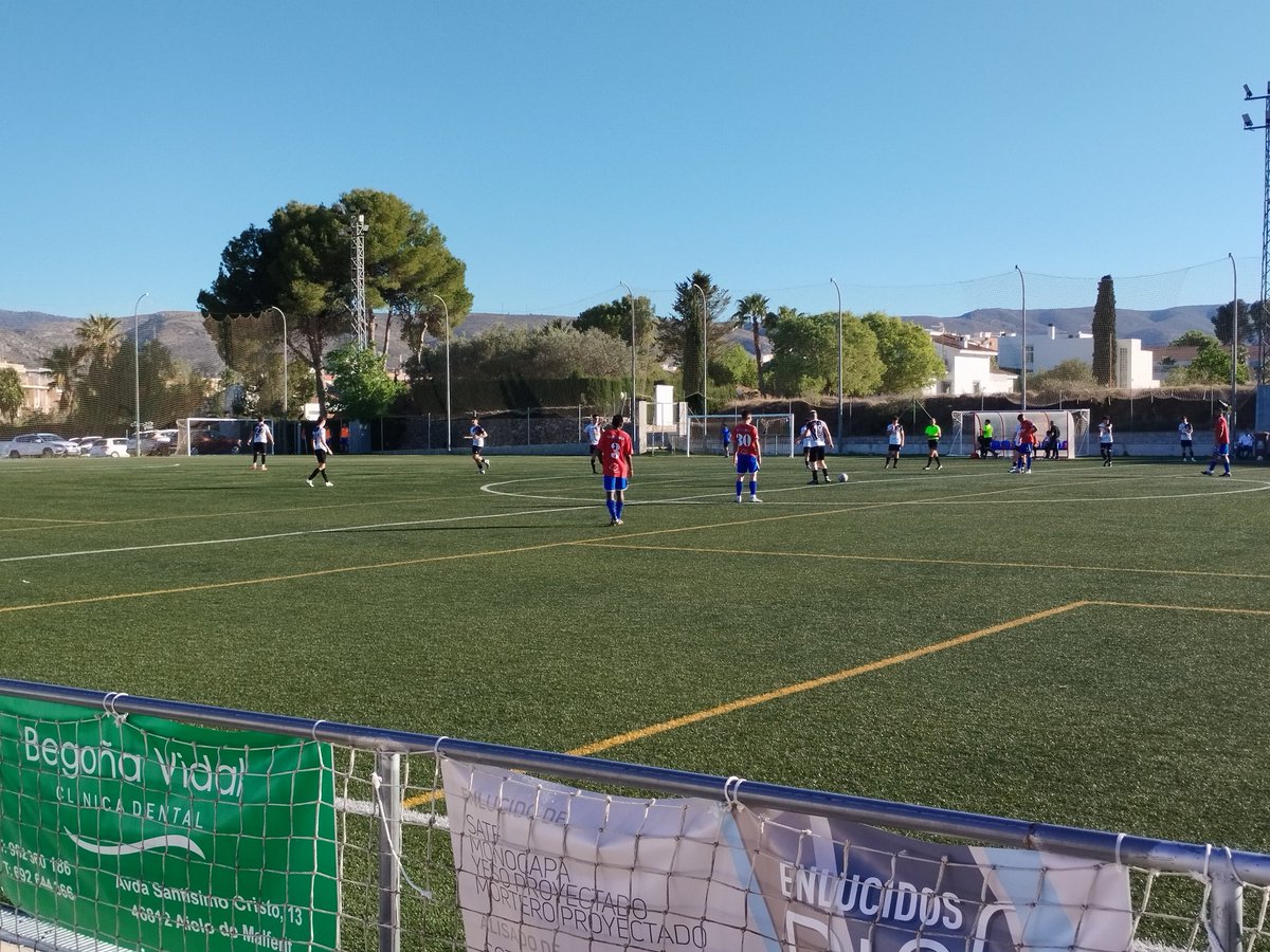 ⏩ S'ha reprès el partit a La Puríssima amb dues substitucions de @aguarnercambra pel Deportivo Ontinyent que guanya 2-0 🆚 @AlgemesiCF 👉🏼 Entren Borja i el juvenil Pedro per Olava i Alfaro