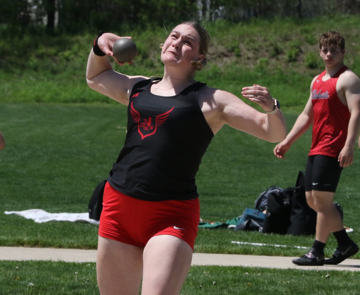 Hurdle Crew Leads West High at MVC Valley Divisional Meet 
yourprepsports.com/2024/05/04/hur…