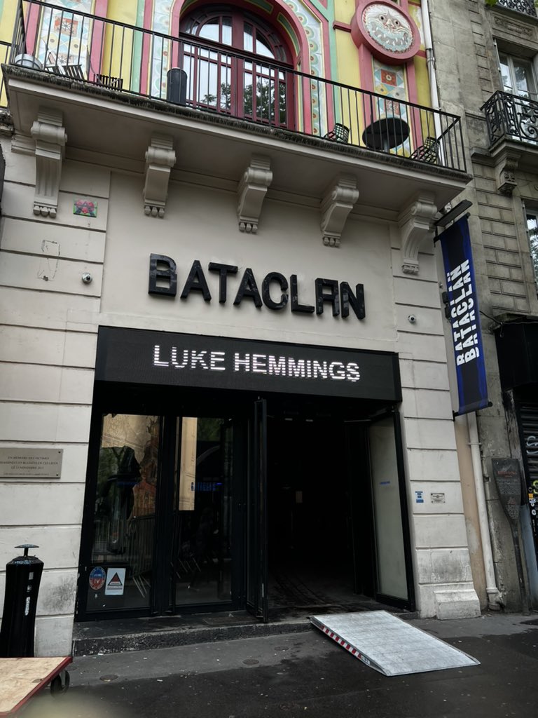 A Tour by #LukeHemmings: #NostalgiaForATimeThatNeverExisted 🦋

📍 Paris, Francia 
🏟 Bataclan - @bataclan_
🗓  4 de mayo de 2024
👥️ 1,500 personas
🎶 Support Act - @NewDad
🎫 SOLD OUT

#NostalgiaForParis 💙