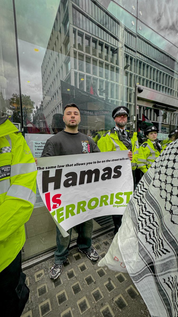 RADOCLUB's tweet image. حماس تروریست است و خامنهای پدر حماس است.
#Khamenei_Father_Hamas
