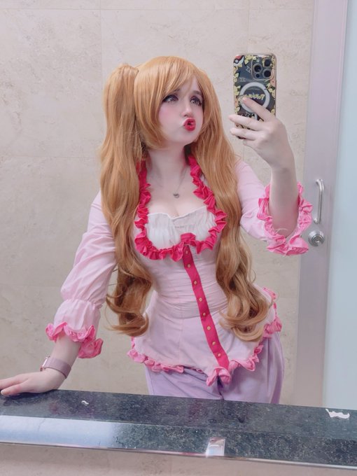 Despu&eacute;s de muchos a&ntilde;os, volv&iacute; a usar mi cosplay de Charlotte Pudding ❤️❤️ tengan un bonito s&aacute;bado https://t