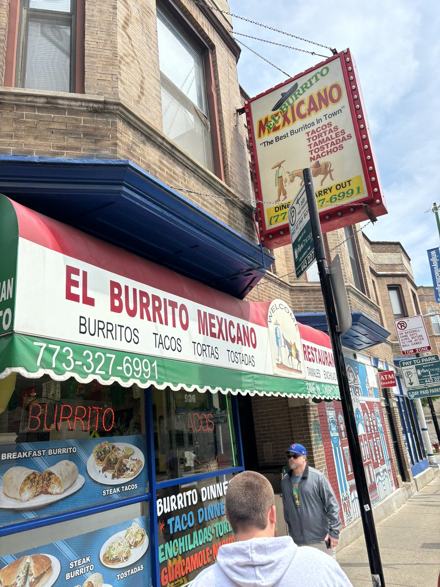 My man @stickequips said get the tacos here and he wasn’t wrong! If you ever come to Wrigleyville make it a quick stop!