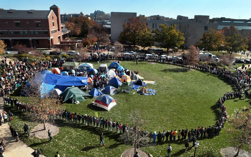 I might soon write a big picture piece about the last decade of student organizing. Bc this photo (by Robert Cohen/St. Louis Post-Dispatch) of hundreds of students surrounding a campus encampment (who famously would not talk to press) is from the University of Missouri in 2015