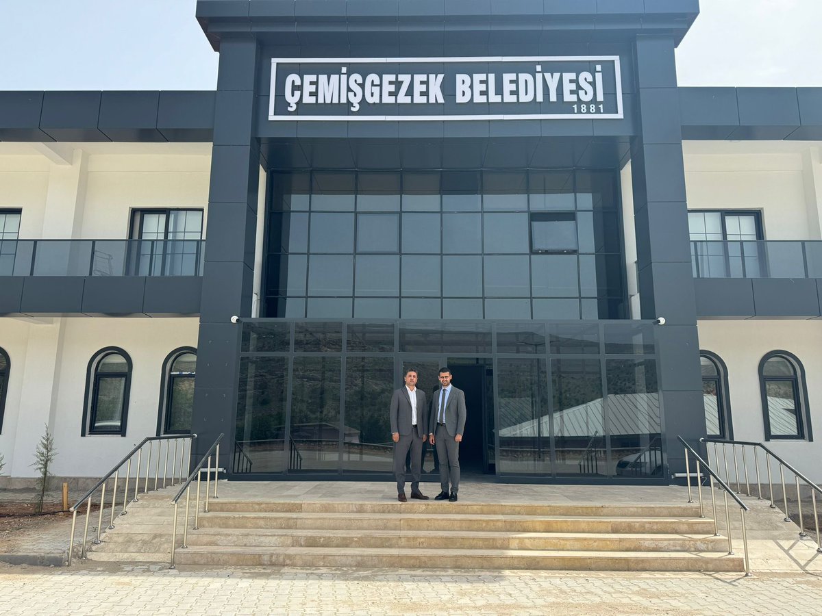 Çemişgezek Belediye Başkanımız @ibrahimenes62 Beye hayırlı olsun ziyaretinde buldum. Başkanımıza çalışmalarında başarılar dilerim. Rabbim Yar ve Yardımcısı Olsun.