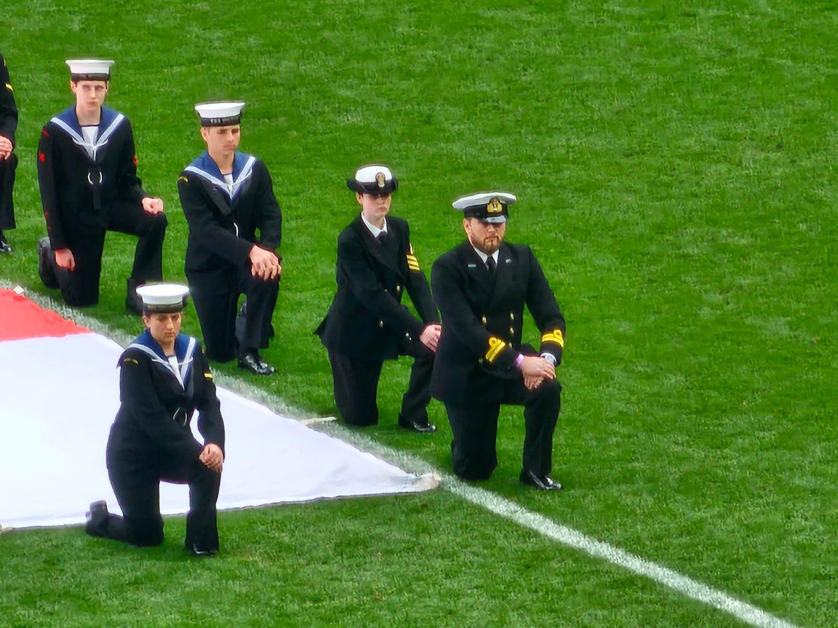 Well done to the @VCCcadets and staff who proudly walked out with the Ensign before today's Army V Navy match @Twickenhamstad alongside other cadet forces. #RNcadetforcesworkingtogether 👊 @SultanRNVCC @ExcellentRNVCC @CollingwoodRNC
