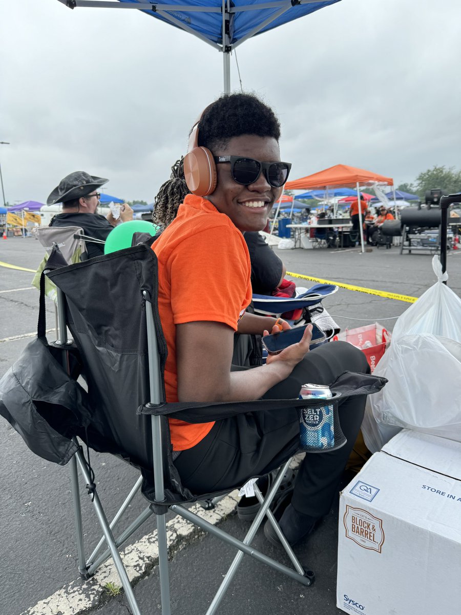 Clyde Hall of @TigersLhs here supporting WEBBQ Culinary BBQ teams in Round Rock for state competition! Bringing that championship energy! @JettKirsten @TigerSdntMedia