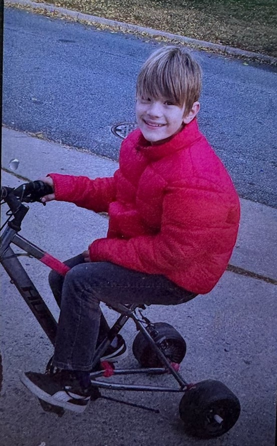 BaltCoPolice's tweet image. #MISSING: Roland Eugene Pierce Jr. 11 years old, 4’8, 92 lbs. Last seen on May 3rd at 3:30 p.m., in the #Dundalk area wearing a unk shirt blue shorts, &amp;amp; black flip-flops.  May be in Baltimore City area. Anyone with information, please call 911 or 410-307-2020 #HelpLocate #BCoPD