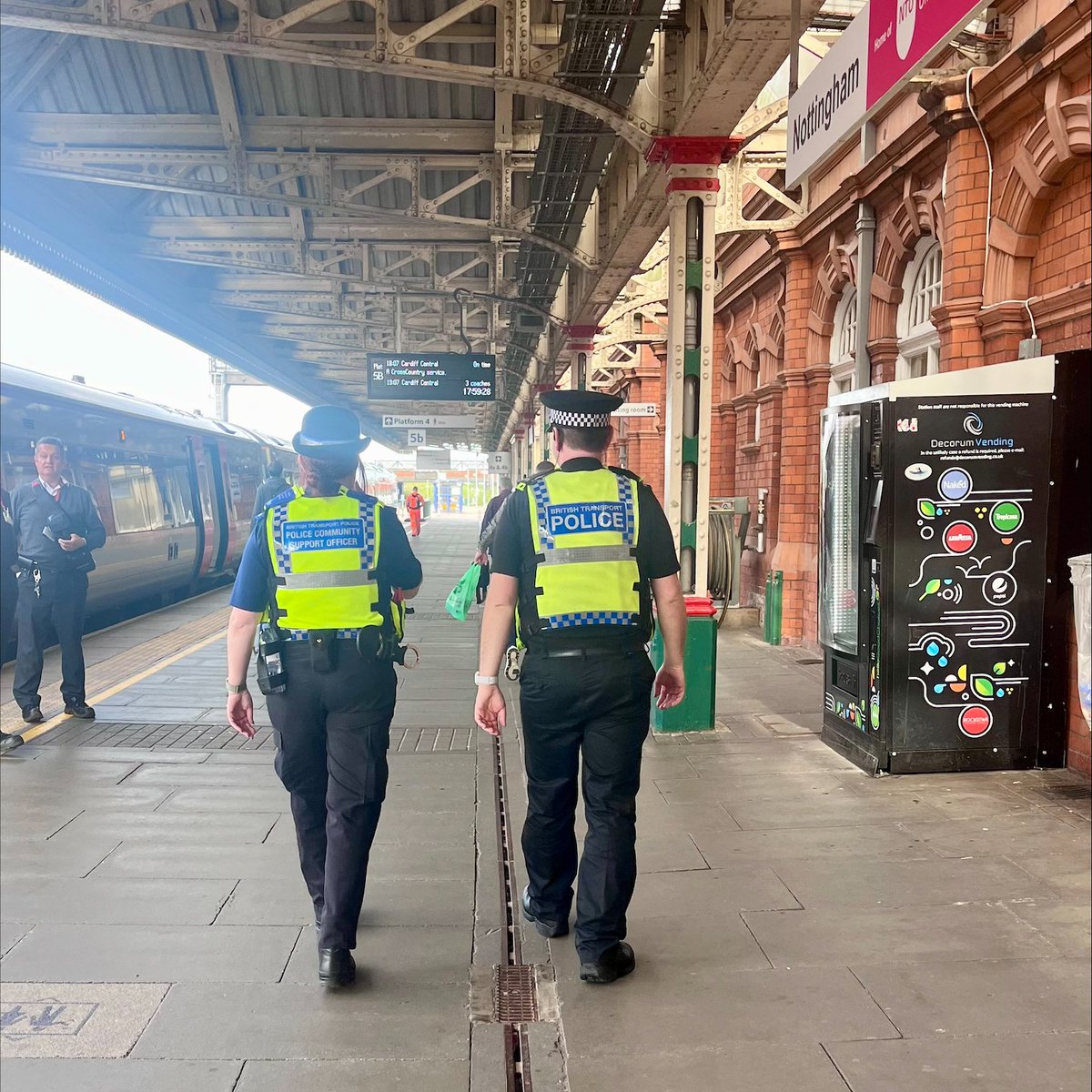 Today we are at Nottingham carrying out foot patrols ensuring everyone travelling this bank holiday weekend does so safely. If you see us please say Hi 👋  #guardiansoftherailway #seeitsayitsorted