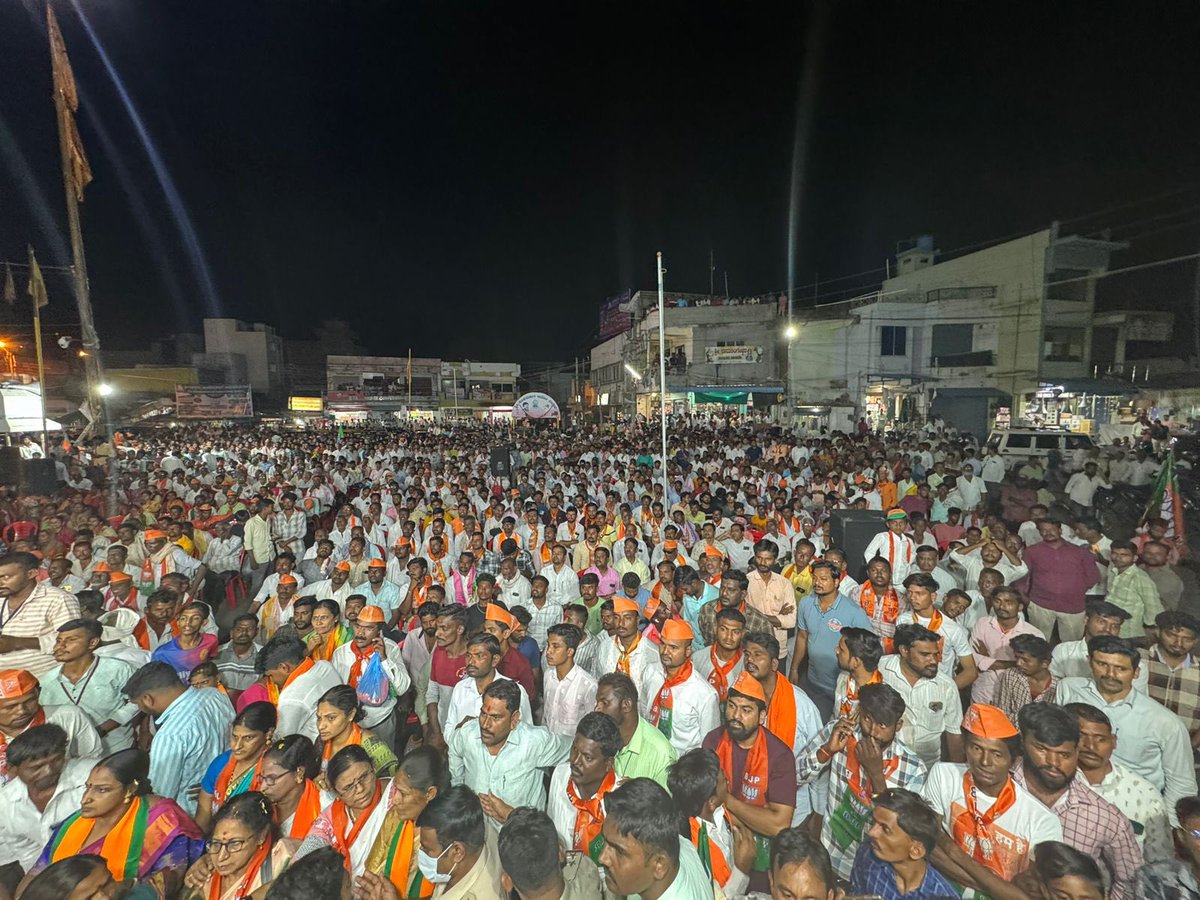 Delighted to have had the opportunity to address brothers & sisters of Yadgiri who assembled in support of our Hon PM Shri @narendramodi avl today as we campaigned for @BJP4Karnataka’s winning candidate of Raichur PC Shri @mprajaanaik avl. @BYVijayendra
