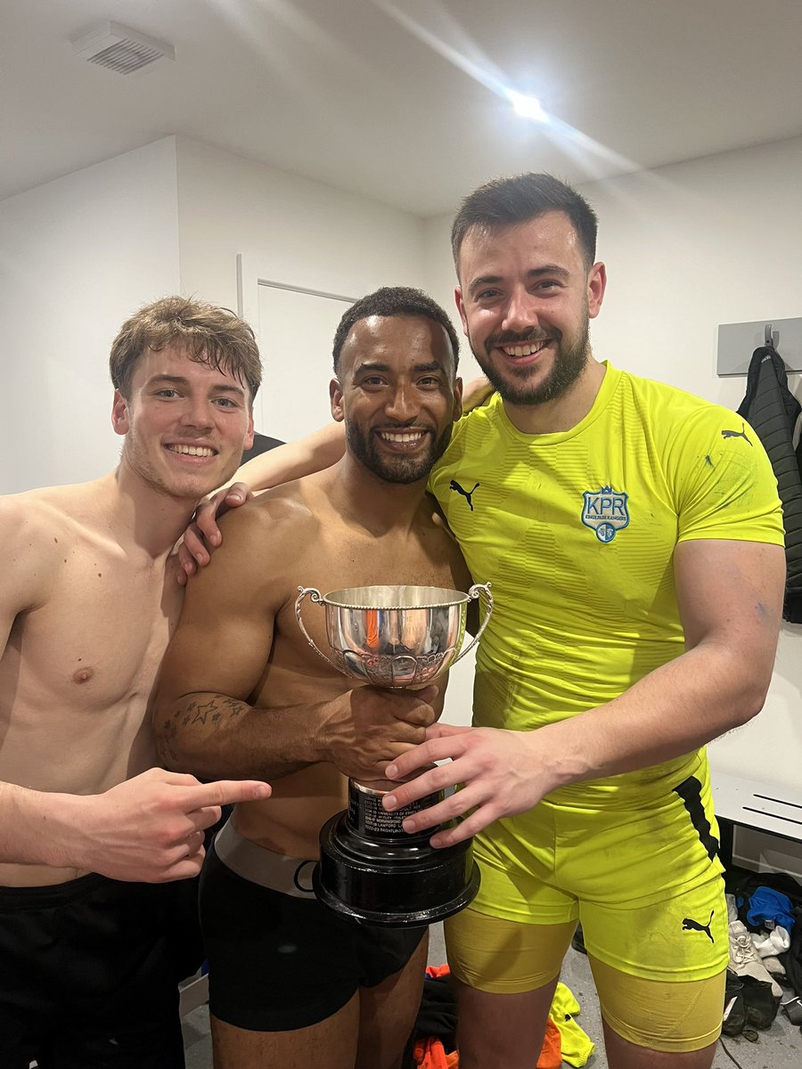 Laurence tweet media