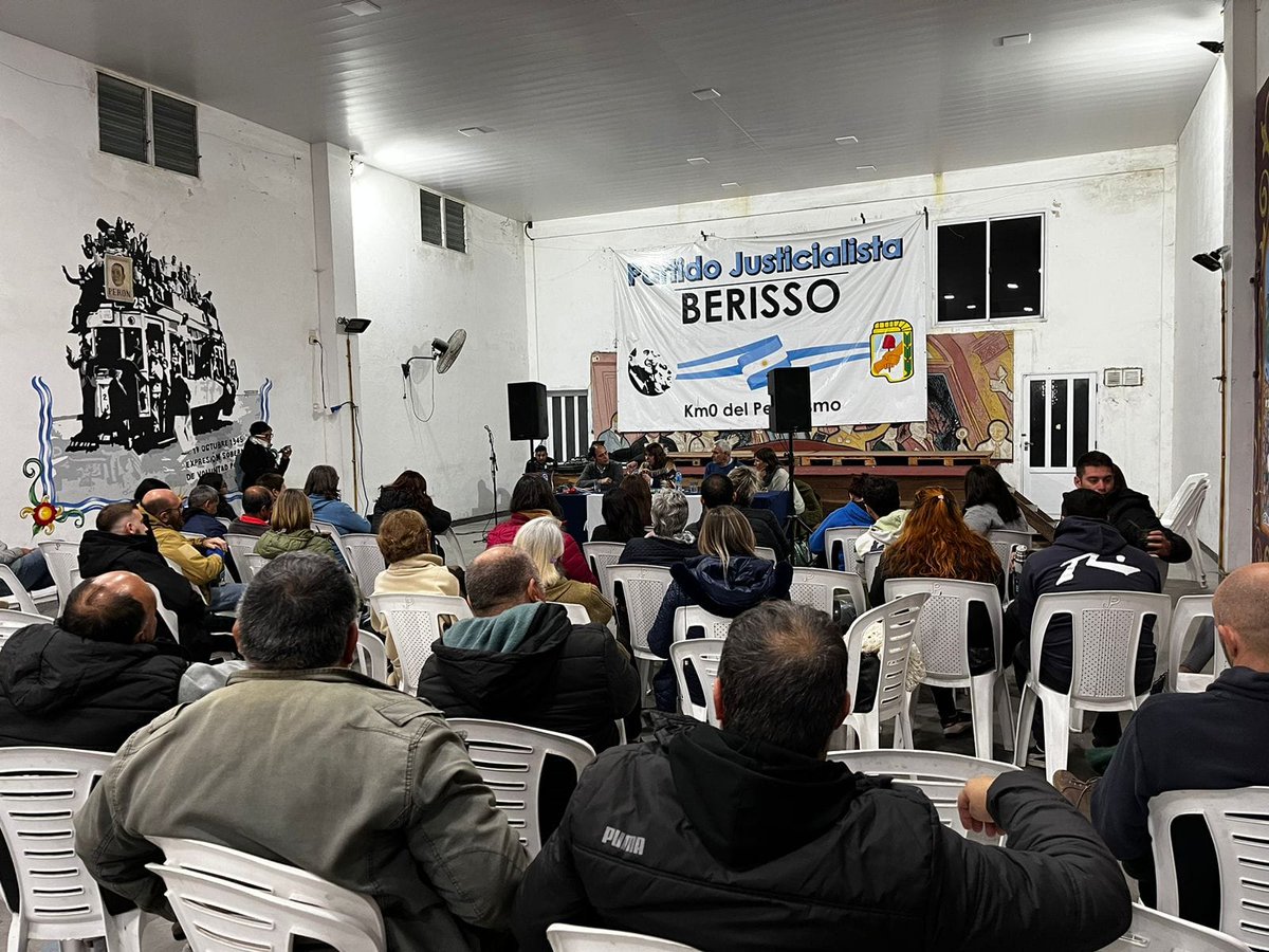 Araceli Bellotta (@aracelibellotta) on Twitter photo En Berisso, presentando "Perón, una biografía del siglo XXI" con el intendente Fabián Cagluardi y el compañero Emmanuel Ruiz.
Gracias compañerxs por tanto cariño!
<a href="/PlanetaLibrosAr/">PlanetadeLibros Argentina 🇦🇷</a> En Berisso, presentando "Perón, una biografía del siglo XXI" con el intendente Fabián Cagluardi y el compañero Emmanuel Ruiz.
Gracias compañerxs por tanto cariño!
<a href="/PlanetaLibrosAr/">PlanetadeLibros Argentina 🇦🇷</a>