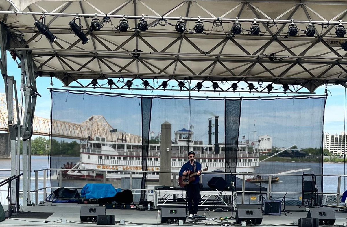 Happy Derby! Thanks <a href="/KyDerbyFestival/">KY Derby Festival</a> for having me this year. Shout out to the Belle!