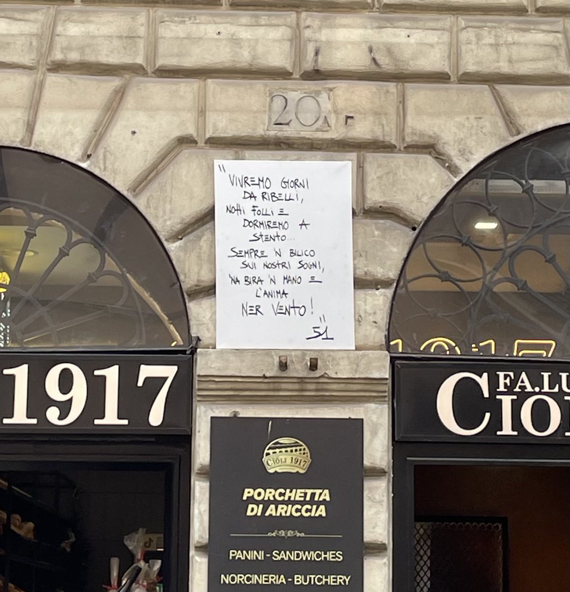 Poesia e porchetta al rione Monti a #Roma , questa è la mia preferita