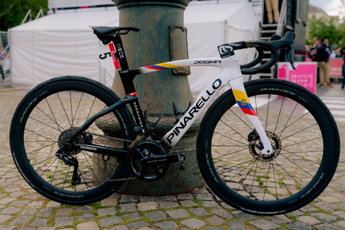 Today's winning bike 🇪🇨😍 @Pinarello_com bringing that 🔥 to the #Giro 🤝