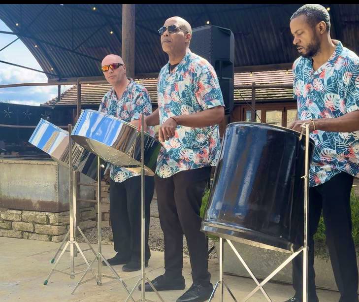 Wedding celebrations with our trio today 🥂
#SteelPan #WeddingEntertainment #Wedding #SteelBand #Pannist #SteelPanMusic #BrideAndGroom #Music #Cirencester #OldGore #TheYardSpace