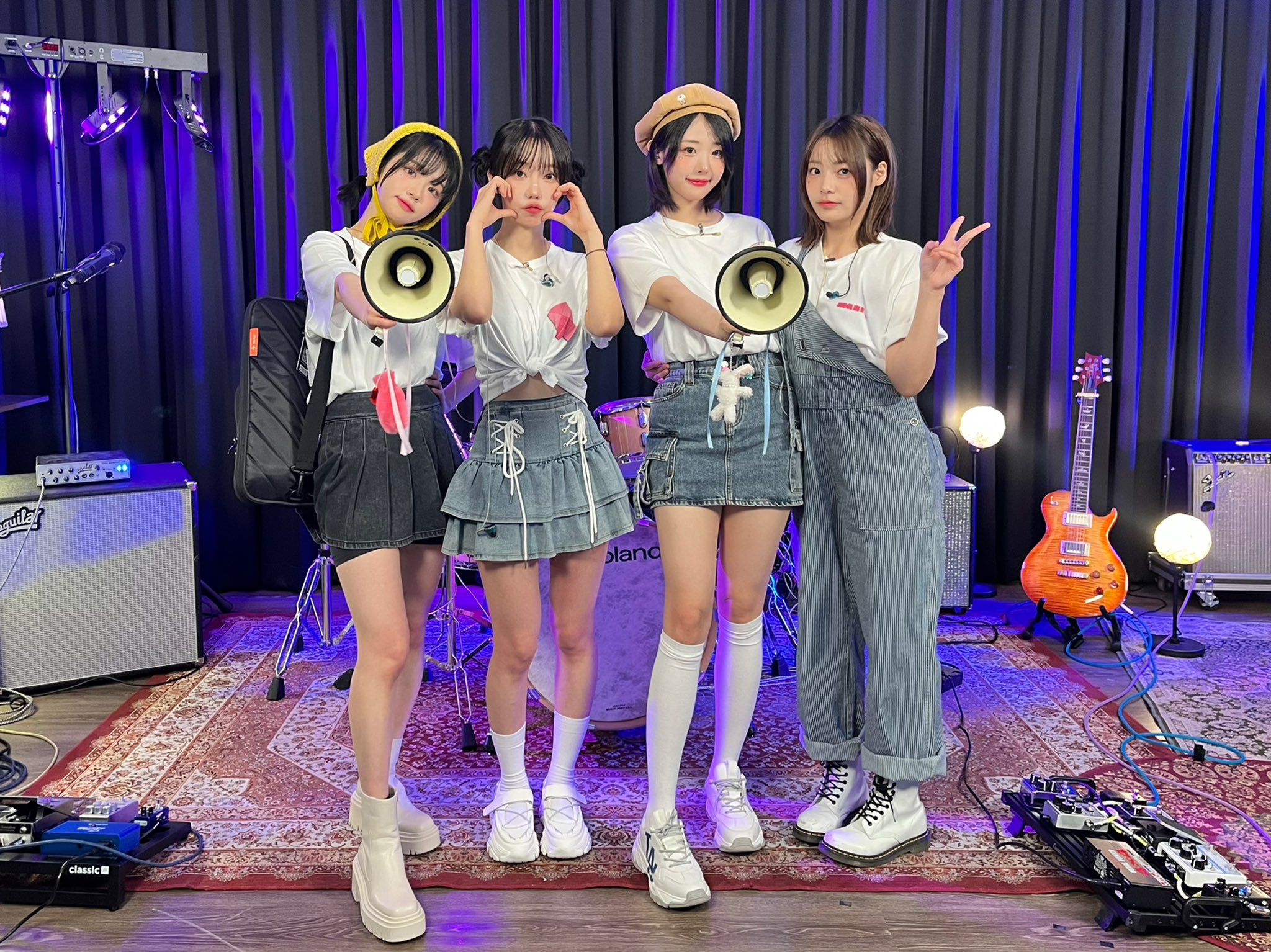 GMwH9goakAAnywC?format=jpg&name=large