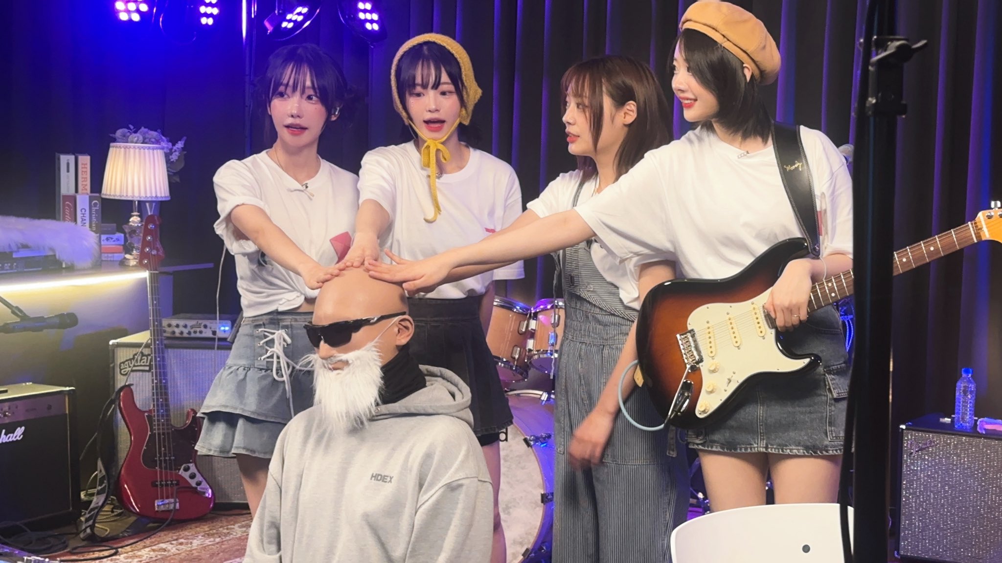 GMwH9gpb0AANKNz?format=jpg&name=large