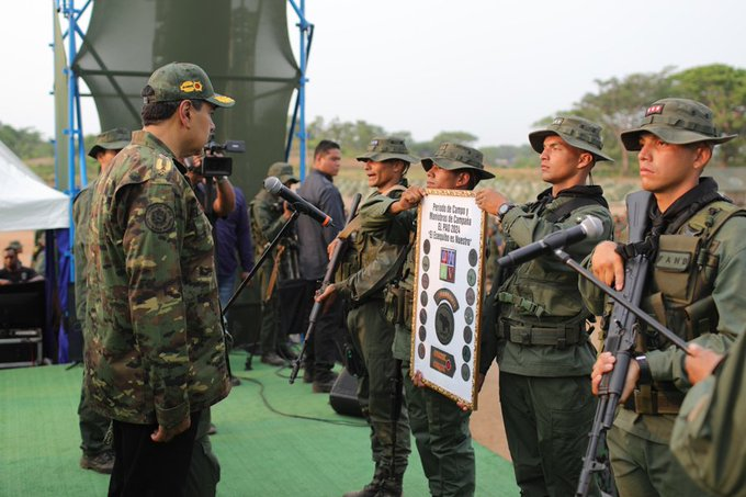 📢¡𝐀𝐬í 𝐥𝐨 𝐃𝐢𝐣𝐨!🇻🇪 Pdte. @NicolasMaduro: Ustedes tienen que hacer honor a ese uniforme y a las armas, porque ustedes son pueblo también, uniformado y armado. #SomosEspírituPatriótico