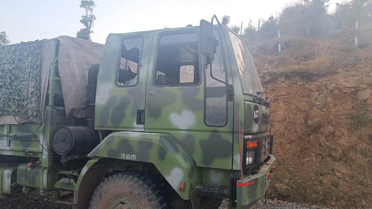 Bad news 😞 IndianAirForce vehicle convoy was attacked by terrórists in the #Poonch district. The injured troops have been airlifted to Command Hospital, Udhampur for further treatment We are with our Army...Get well soon bravehearts 🙏 #TerroristAttack