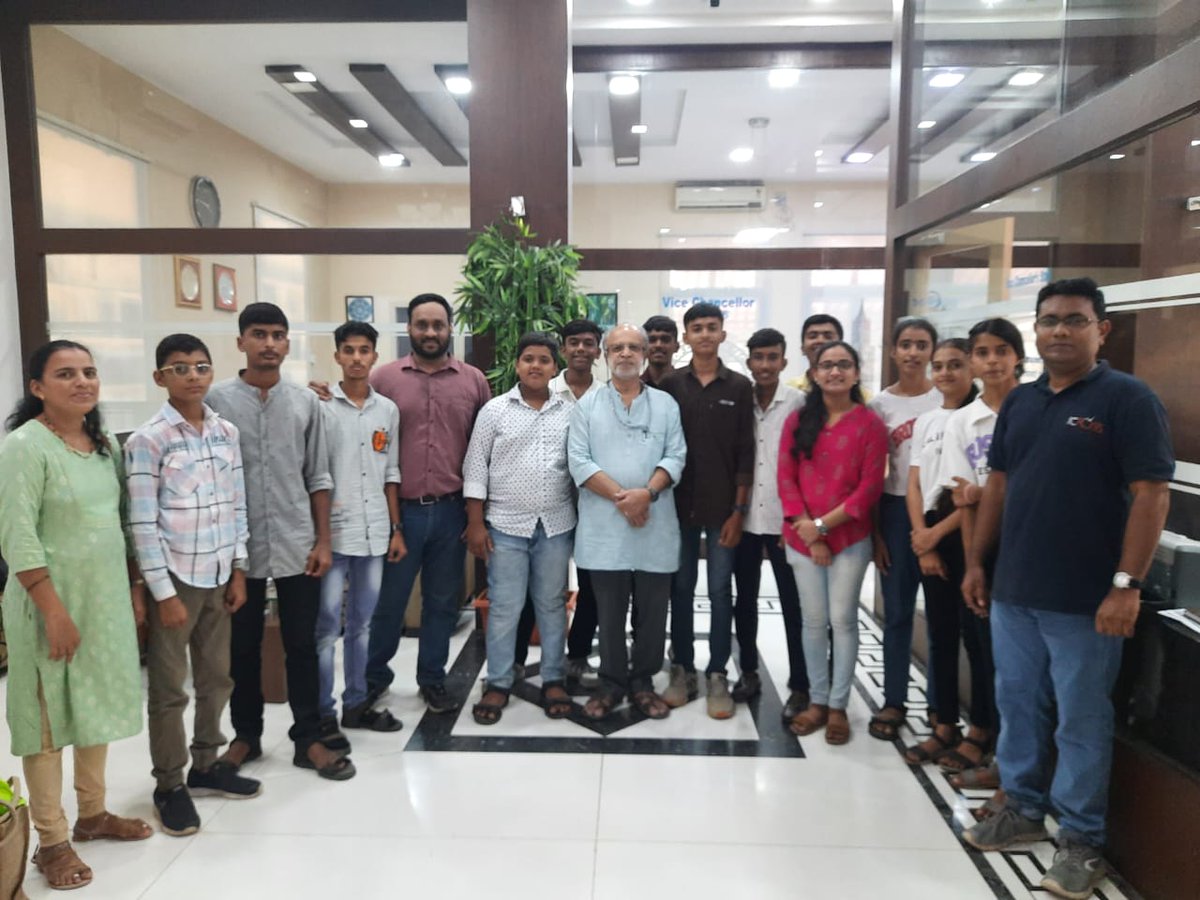 Today I took the kids from two villages near my place to see #ictmumbai . 
The motive was to give them exposure of a good institute! And also to motivate them for higher studies!

The VC Prof. Aniruddha and Prof. Holkar helped me beyond the way to make this visit interesting!