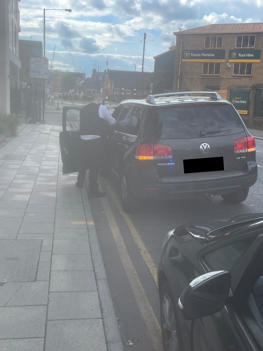 Today officers from @MPSHarrowWeald have been utilising a unmarked vehicle to target offenders using vehicles to commit crimes. Several vehicles were stopped across @MPSHarrow some drivers were reported for traffic offences as well as key areas patrolled. #MyLocalMet #NWBCU