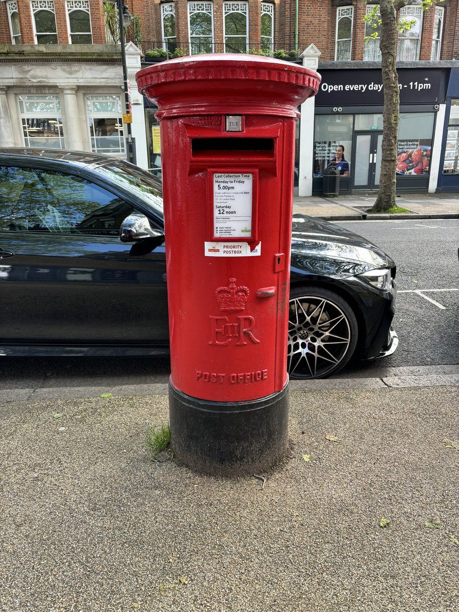 Spotted in lovely Kew Gardens today #PostboxSaturday