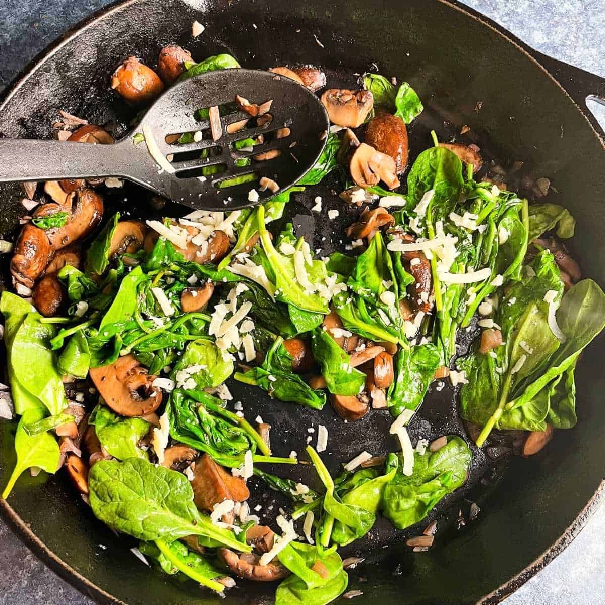 Sautéed Spinach and Mushrooms - an easy & savory side dish. buff.ly/2Q01cal