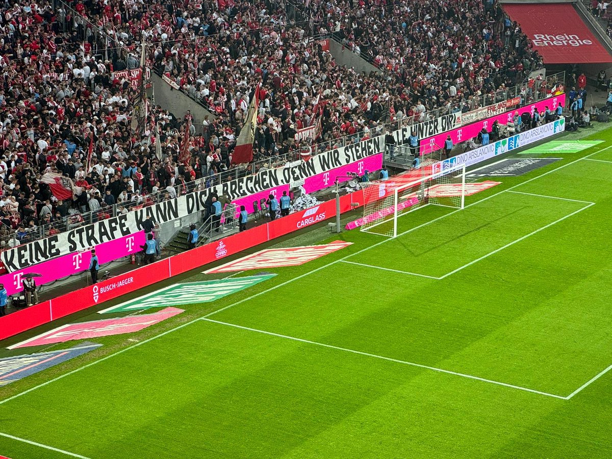 Gibt es eigentlich ein Leistungsprinzip für Capi (pl. von Capo)? Und die
"aktive Fanszeme"? #effzeh