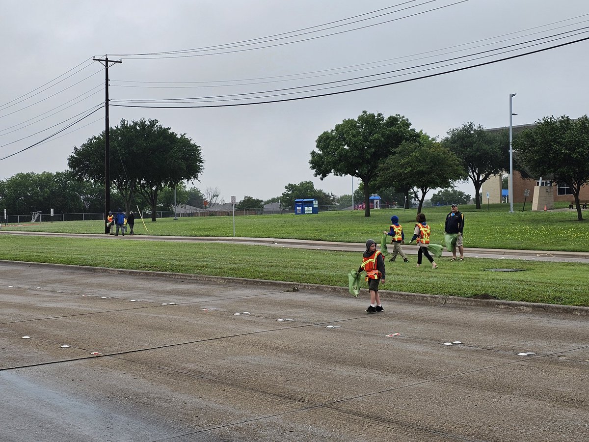 Adopt A Street clean up this morning with the scout troop. Can you people please stop tossing out your vapes & beer cans? Thanks