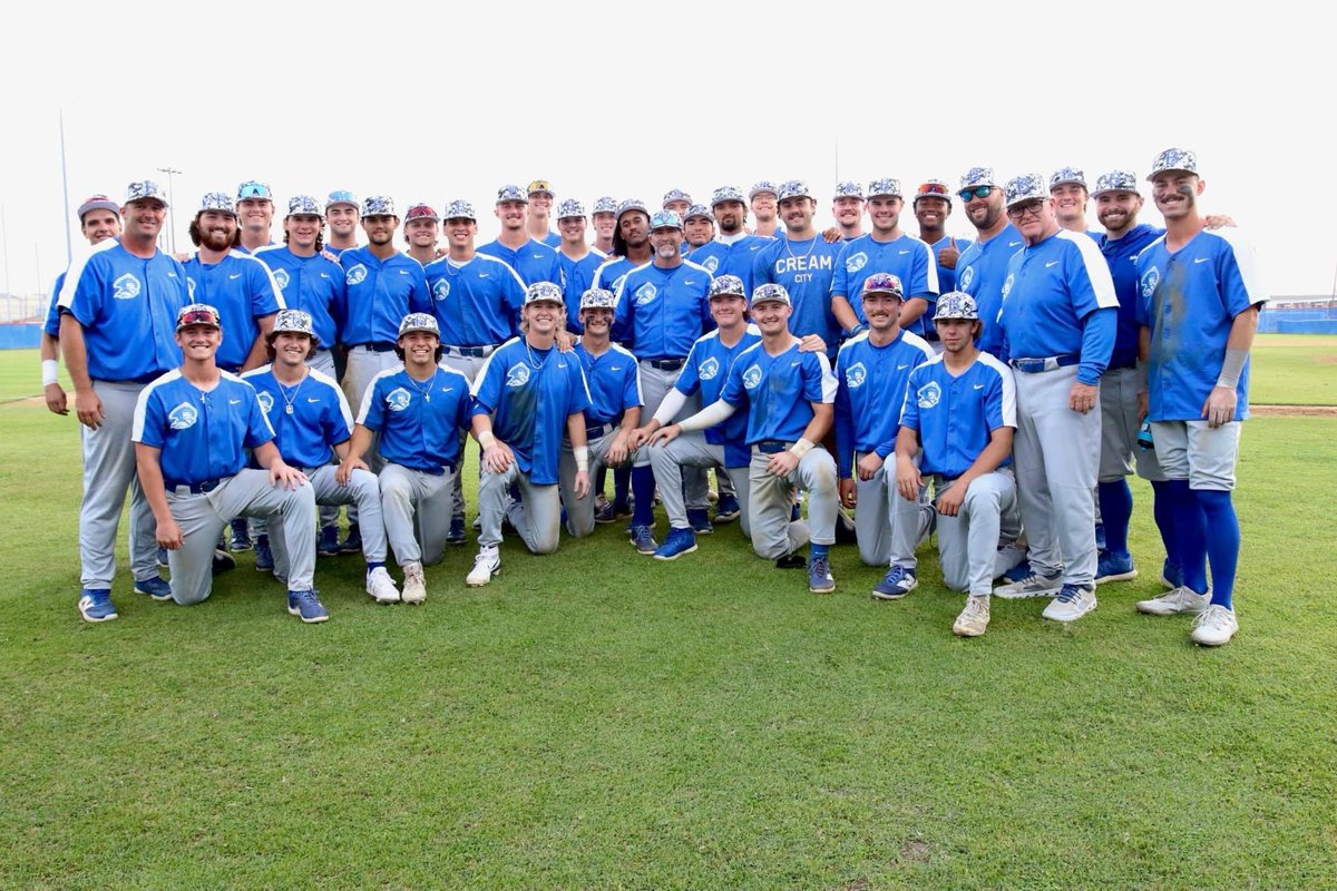 cgatbat's tweet photo. Congrats to the Blinn Buccaneers on sweeping Alvin College for Back-to-Back conference zone titles. @CorttGentry 3 innings of shutout baseball to close out the regular season 🔥💪🍦🦍. On to the regionals tournament. https://t.co/FA6DG2U5aY