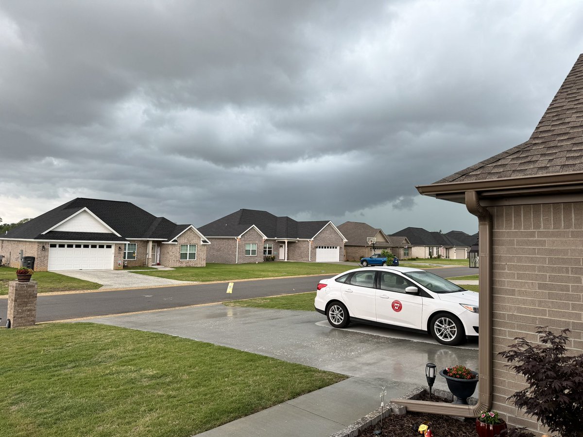 Strong thunderstorm coming into Searcy now! @ToddYakoubian @ryanvaughan @WxZachary @KATVJames #arwx