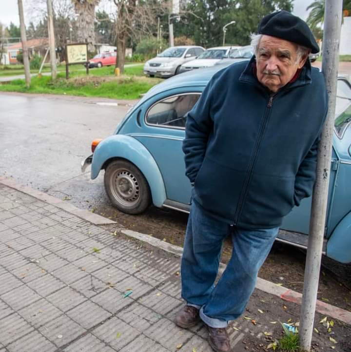 Ve, así luce un hombre que luchó toda su vida por cambiar el mundo.
Gracias Pepe.