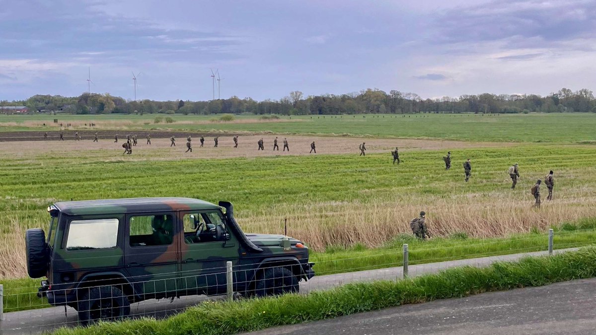 Soldatinnen und Soldaten suchen Arian in Niedersachsen, ABC-Abwehr- und Sanitätskräfte der NATO-Battlegroup in Litauen proben den Ernstfall ... was außerdem vergangene Woche bei der #Bundeswehr wichtig war➡️ bundeswehr.de/de/aktuelles/m…