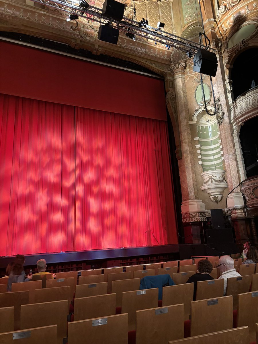 Supporting one of my lovely Y11 pupils!!!! 💃🏼<a href="/CamshillDrama/">Cams Hill Drama🎭</a>