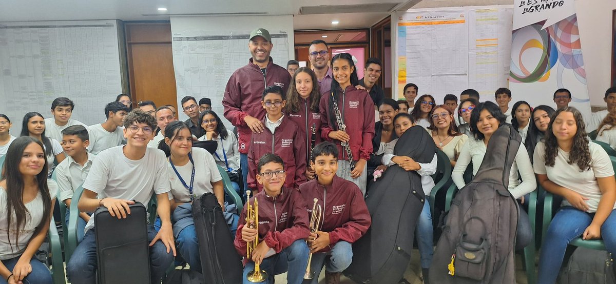 Estuvimos compartiendo con algunos de los integrantes del sistema juvenil de orquesta Simón Bolívar. #Barquisimeto tiene talento de sobra para seguir impulsando este maravilla y llenar de música y alegría al país entero. Brindamos un sencillo apoyo al trabajo que vienen…