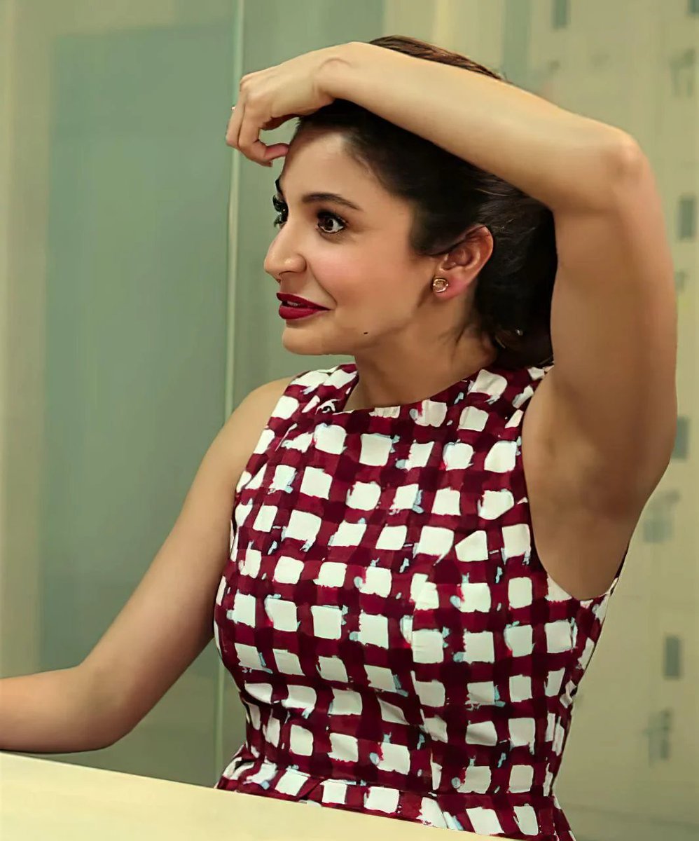 #AnushkaSharma doing publicity of her armpits 💦💦🥵