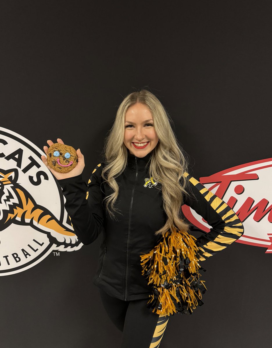 SMILE COOKIE WEEK until May 5th! 🍪

💯% of proceeds from local #SmileCookies will benefit @HFShare & @Food4KidsHamOnt 😊💛

#HamOnt | #Ticats