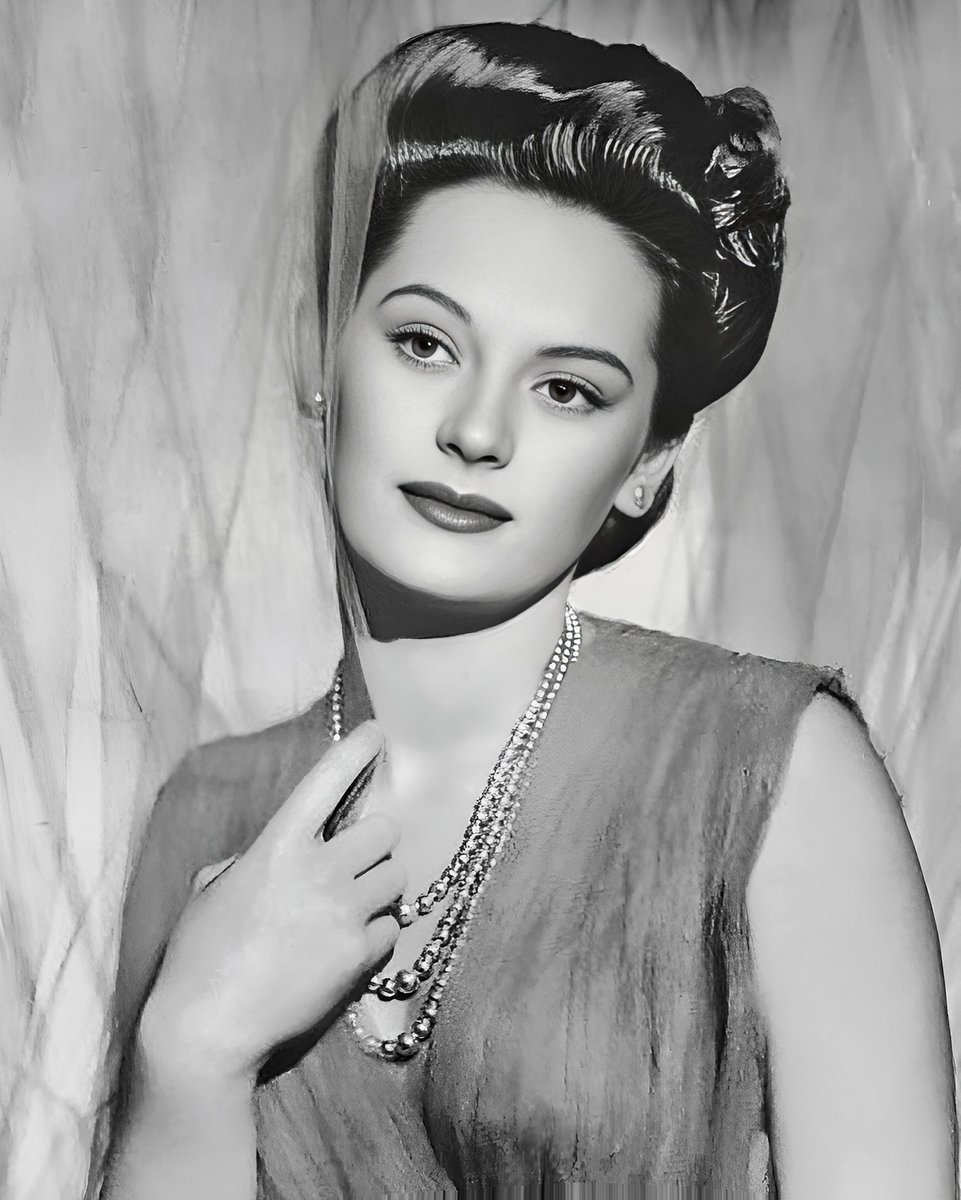 Alexis Smith
#AlexisSmith
#tiktok #Actresses #Glamour
#OldHollywood #Vintage #tbt
