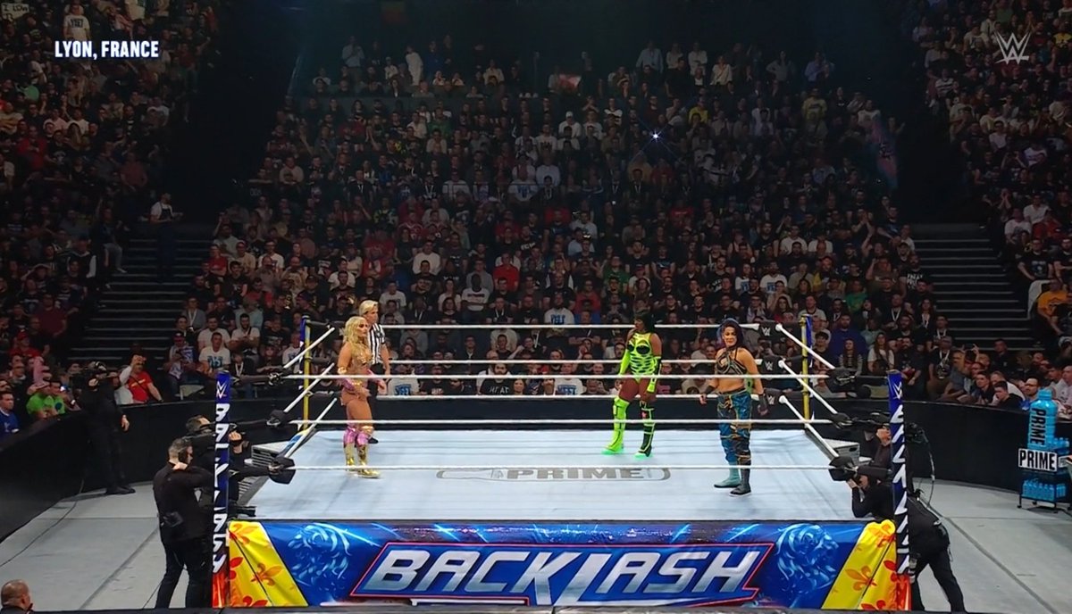 #WWEBacklash | Gecenin ikinci maçı başladı! -WWE Kadınlar Şampiyonluk Maçı: Bayley vs Naomi vs Tiffany Stratton