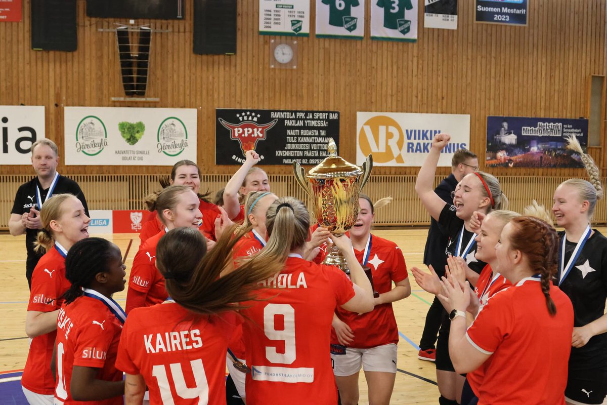 Avainsana: mestaruus. 🏆 No words needed. 🫴 #FutsalFi 📷: Kalevi Hämäläinen