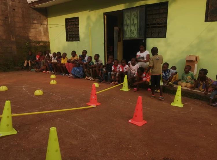 “Mon corps, mon choix”, un atelier sur la prévention des violences sexuelles et le consentement a été animé par nos responsables pour les enfants du centre Jardin Eden de #Yaoundé ❗️❕ Il a été réalisé dans la continuité des causeries sur le genre et la mixité