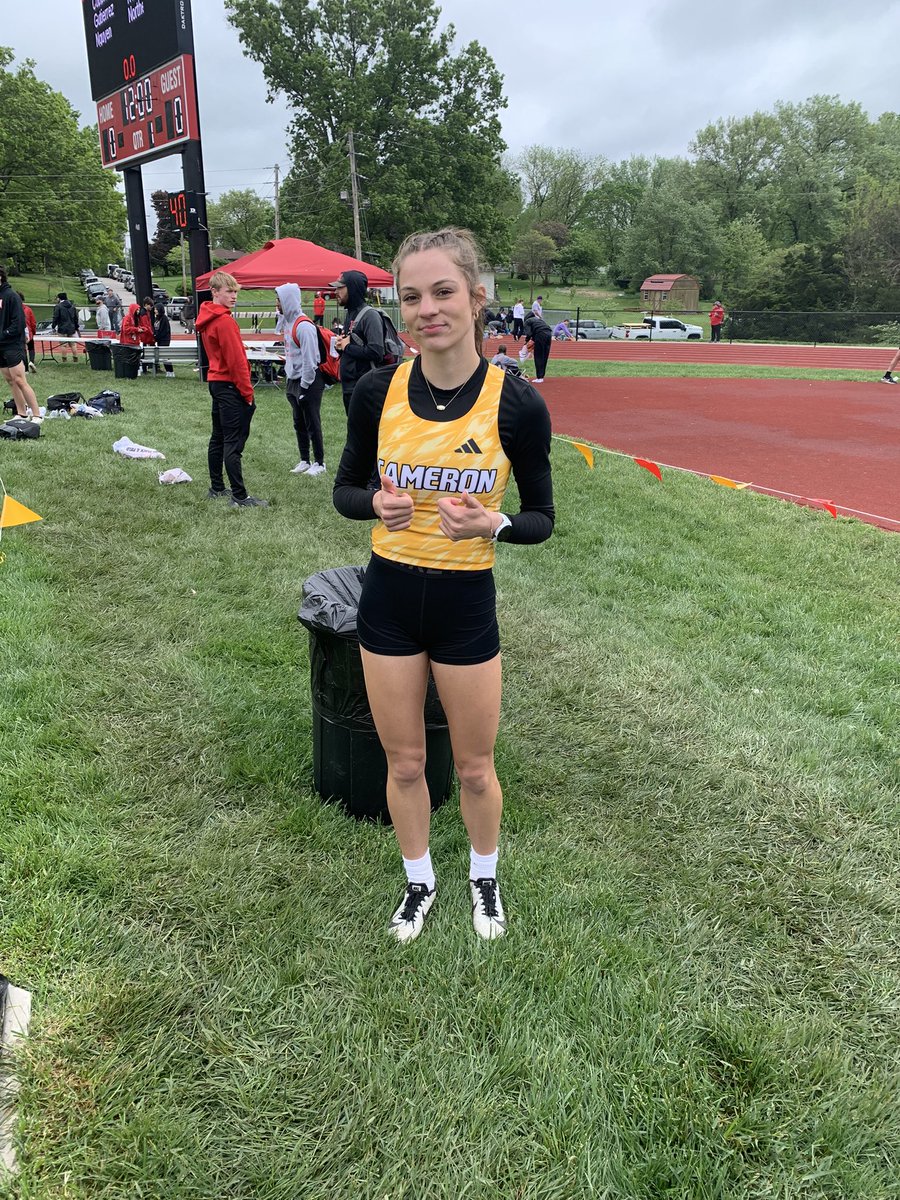 Bailey Robinson is moving on to Sectionals in the triple jump with a 4th place finish! #TakeFlight 🪽🪽