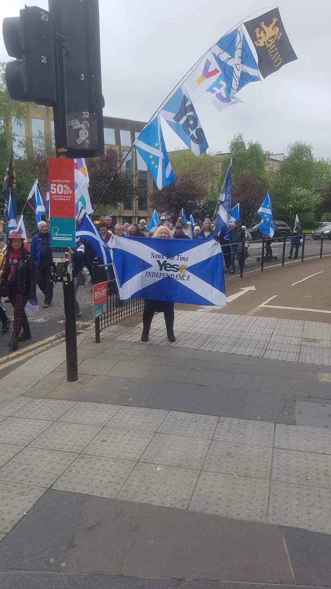 @AUOBNOW @CraigMcK_YBFSI @theSNP Fantastic atmosphere as marchers #AUOBGlasgow came along Woodlands road. What do we want? Independence. When do we want it? Now. How? We the Sovereign Scots of Scotland DECLARE our right to self autonomy @UN charter. #ScottishIndependenceNOW